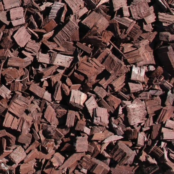 Щепа, мульча коричневая декоративная 60 л купить в магазине стройматериалов Евсей Павловский Посад с доставкой по Московской области, в города Павловский Посад, Электросталь, Дрезна, Ликино-Дулево, Орехово-Зуево, Щепа, мульча коричневая декоративная 60 л каталог стройматериалов евсейстрой, заказ Щепа, мульча коричневая декоративная 60 л на сайте с доставкой 